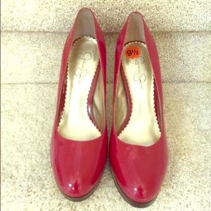 👠Candy Apple Red Jessica Simpson Pumps! 👠